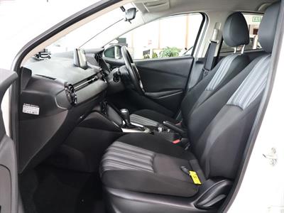 2020 Mazda 2 15 - Thumbnail