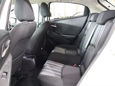 2020 Mazda 2 15 - Thumbnail