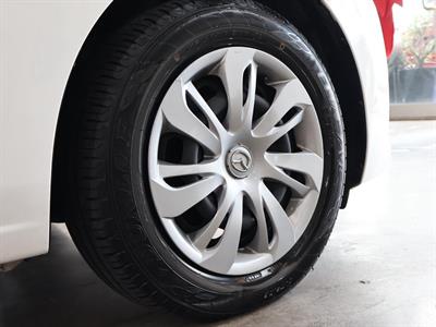 2020 Mazda 2 15 - Thumbnail