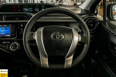 2016 Toyota Aqua - Thumbnail