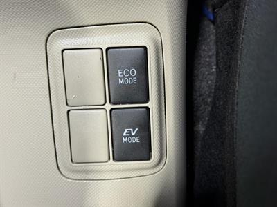 2013 Toyota Aqua - Thumbnail