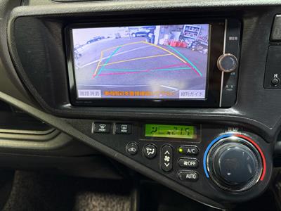 2013 Toyota Aqua - Thumbnail