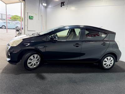 2013 Toyota Aqua - Thumbnail