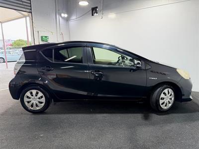 2013 Toyota Aqua - Thumbnail