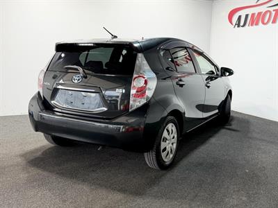 2013 Toyota Aqua - Thumbnail