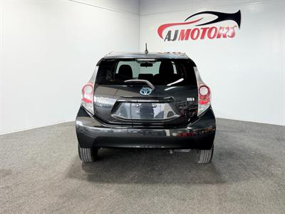 2013 Toyota Aqua - Thumbnail