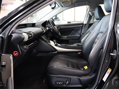 2016 Lexus IS 200t - Thumbnail