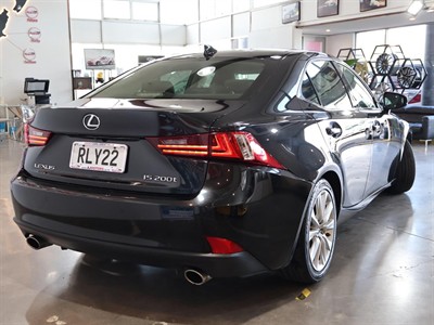 2016 Lexus IS 200t - Thumbnail