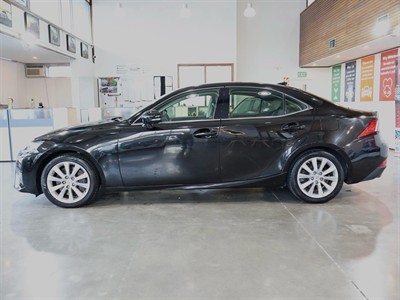 2016 Lexus IS 200t - Thumbnail