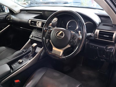 2016 Lexus IS 200t - Thumbnail