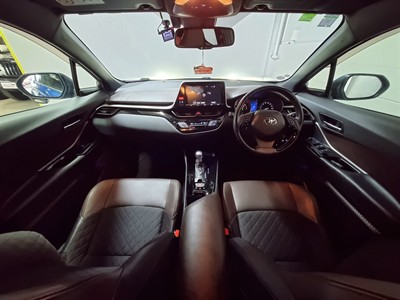 2017 Toyota C-HR - Thumbnail