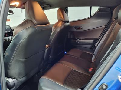 2017 Toyota C-HR - Thumbnail