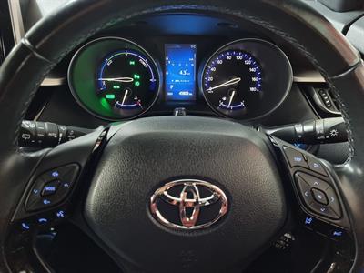 2017 Toyota C-HR - Thumbnail
