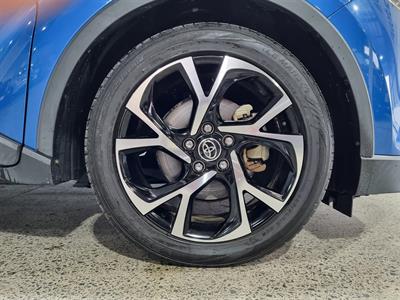 2017 Toyota C-HR - Thumbnail