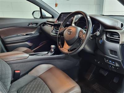 2017 Toyota C-HR - Thumbnail