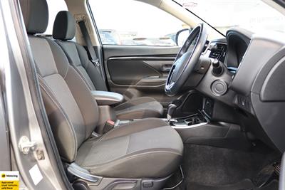 2021 Mitsubishi Outlander - Thumbnail