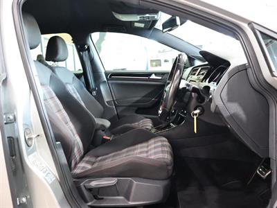 2015 Volkswagen Golf - Thumbnail