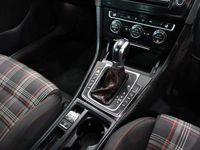 2015 Volkswagen Golf - Thumbnail