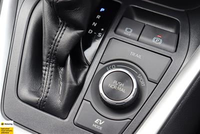 2020 Toyota RAV4 - Thumbnail