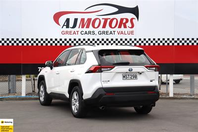 2020 Toyota RAV4 - Thumbnail