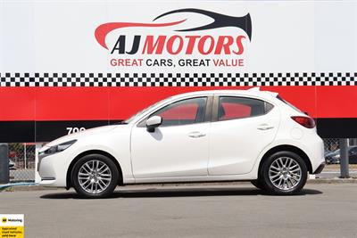 2021 Mazda 2 - Thumbnail