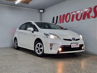 2013 Toyota Prius - Thumbnail