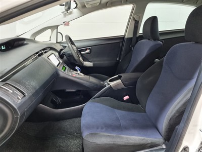 2013 Toyota Prius - Thumbnail