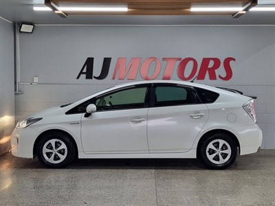 2013 Toyota Prius - Thumbnail