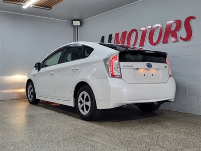 2013 Toyota Prius - Thumbnail