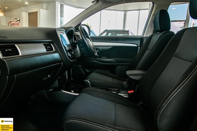 2018 Mitsubishi Outlander - Thumbnail