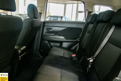 2018 Mitsubishi Outlander - Thumbnail