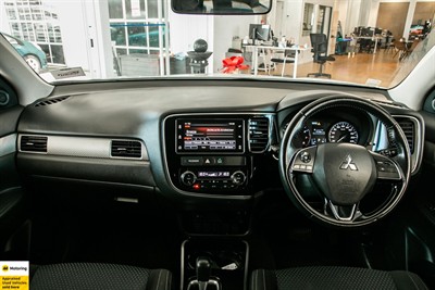 2018 Mitsubishi Outlander - Thumbnail