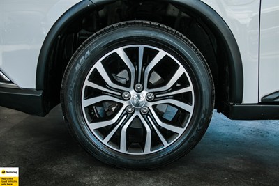 2018 Mitsubishi Outlander - Thumbnail