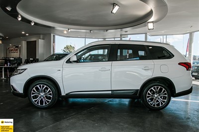 2018 Mitsubishi Outlander - Thumbnail