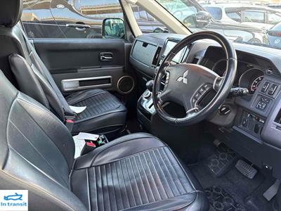 2015 Mitsubishi Delica - Thumbnail