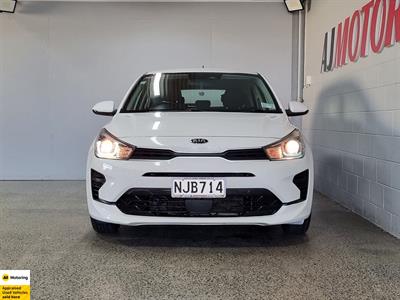 2021 Kia Rio - Thumbnail