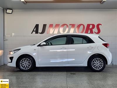 2021 Kia Rio - Thumbnail