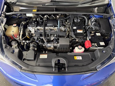 2016 Toyota Prius - Thumbnail