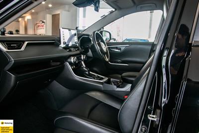 2020 Toyota RAV4 - Thumbnail