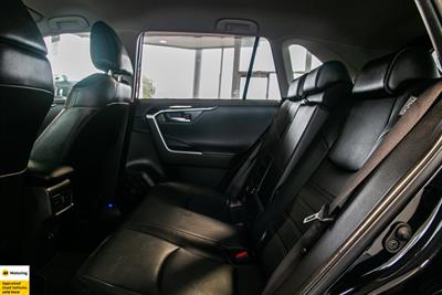 2020 Toyota RAV4 - Thumbnail