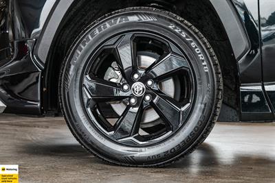 2020 Toyota RAV4 - Thumbnail