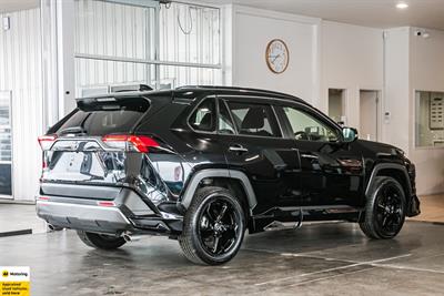 2020 Toyota RAV4 - Thumbnail