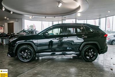 2020 Toyota RAV4 - Thumbnail