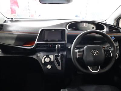 2016 Toyota Sienta - Thumbnail