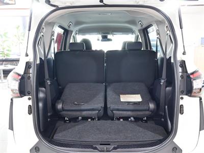 2016 Toyota Sienta - Thumbnail