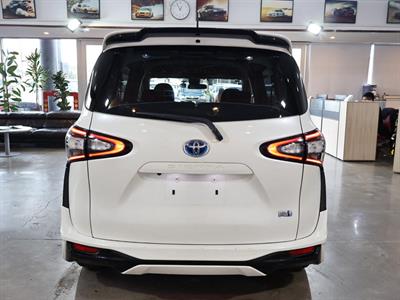 2016 Toyota Sienta - Thumbnail
