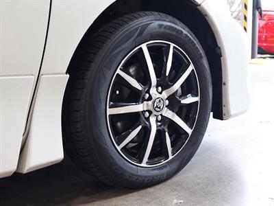 2016 Toyota Sienta - Thumbnail