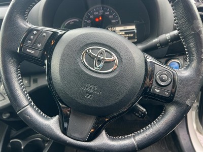 2017 Toyota Vitz - Thumbnail