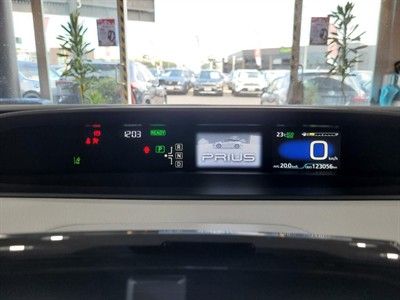 2016 Toyota Prius - Thumbnail