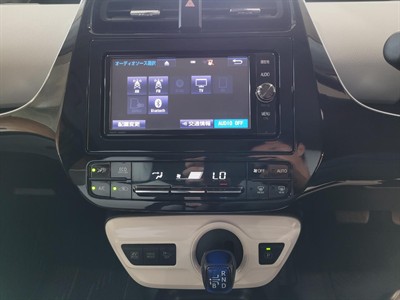 2016 Toyota Prius - Thumbnail